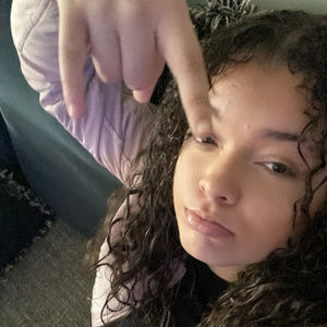 Meet your Posher, Alicia